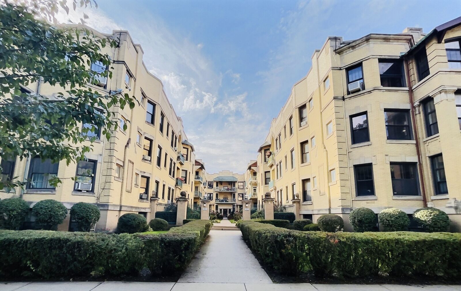 Property Photo: 5516 S Cornell Avenue 3 IL 60637