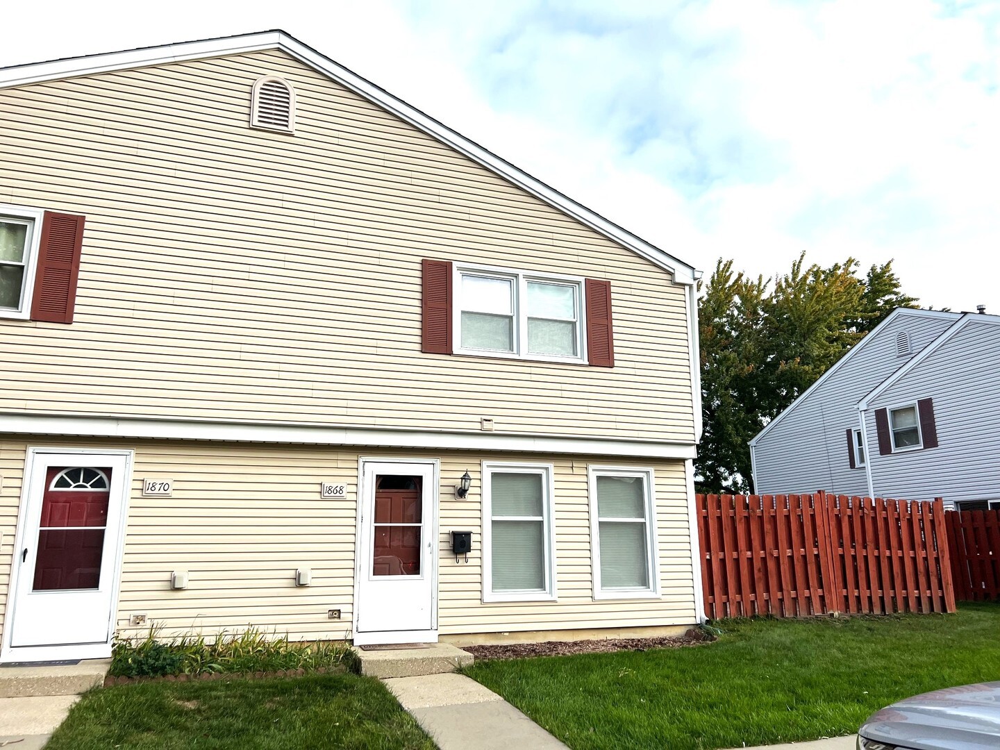 Property Photo: 1868 Jamestown Circle 1868 IL 60169