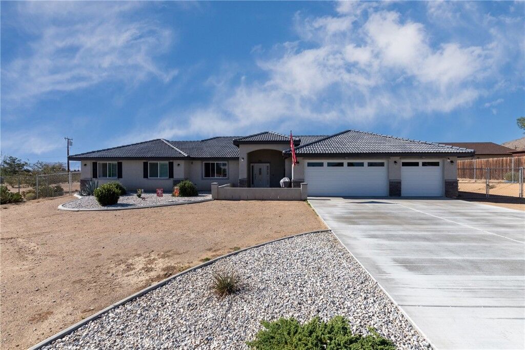 Property Photo:  20403 Yuma Road  CA 92307 