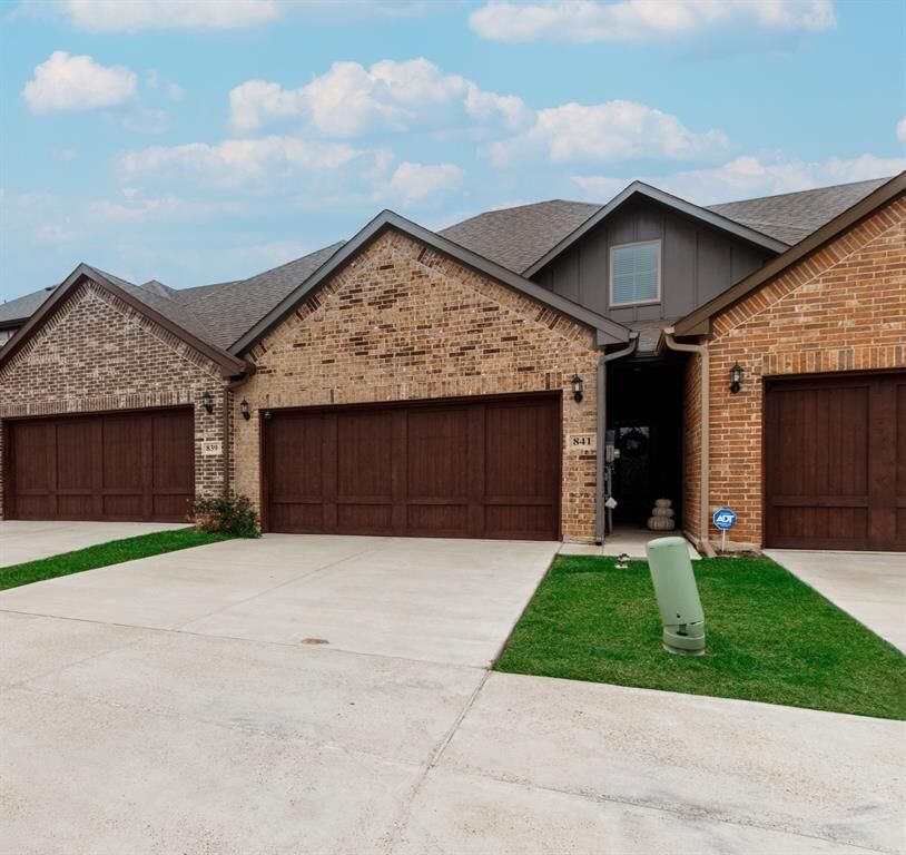 Property Photo:  841 Eaglescliffe Landing  TX 75098 