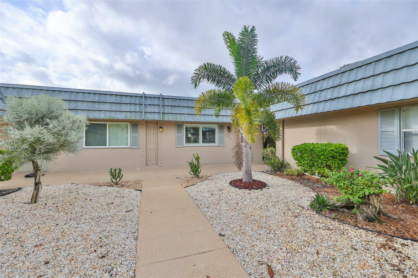 Property Photo:  1802 Bedford Terrace 175  FL 33573 