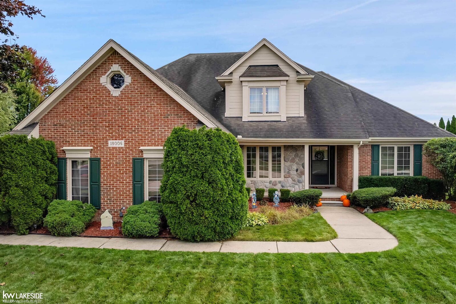 Property Photo:  18006 Thomas  MI 48044 