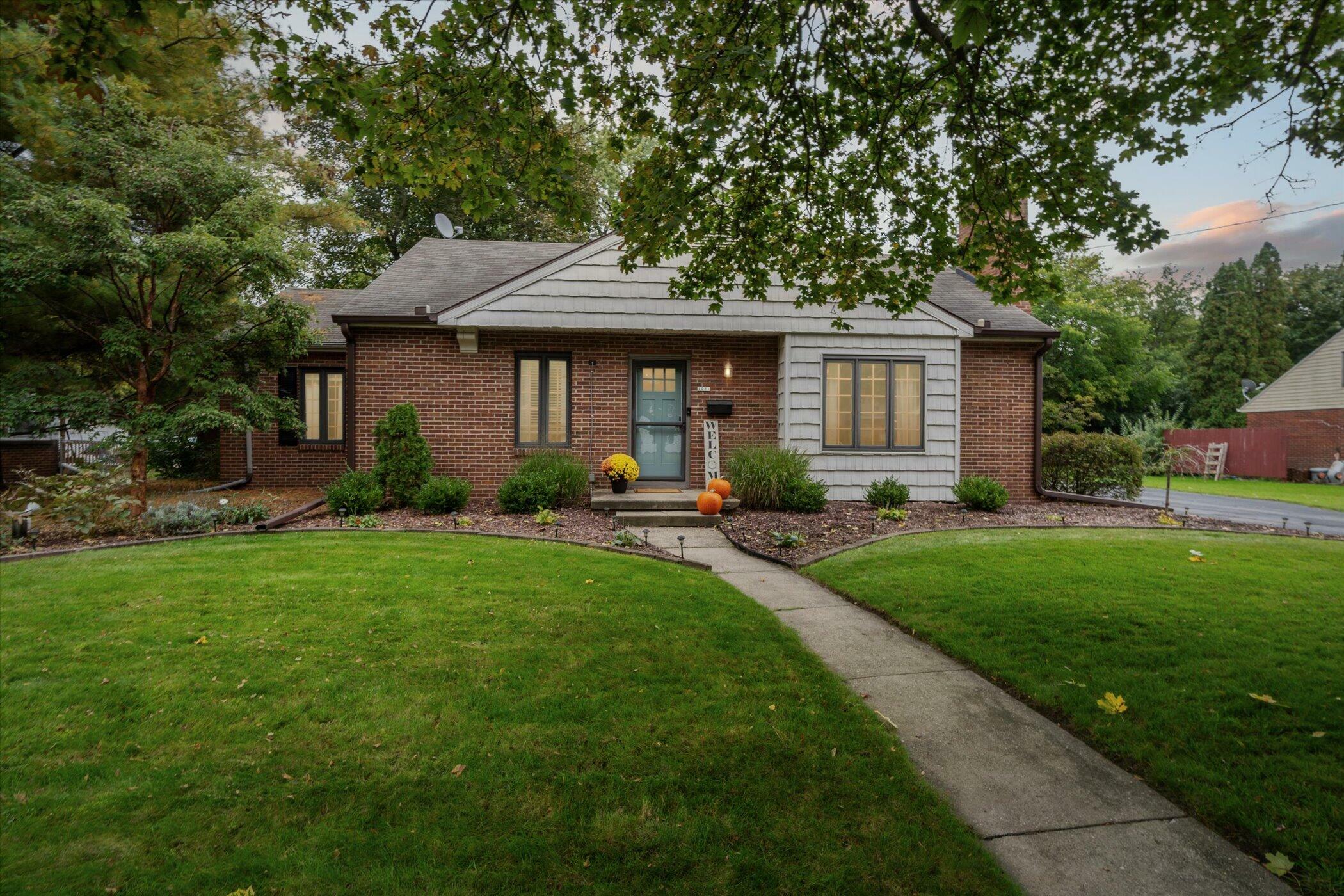 Property Photo:  1021 S Thompson Street  MI 49203 