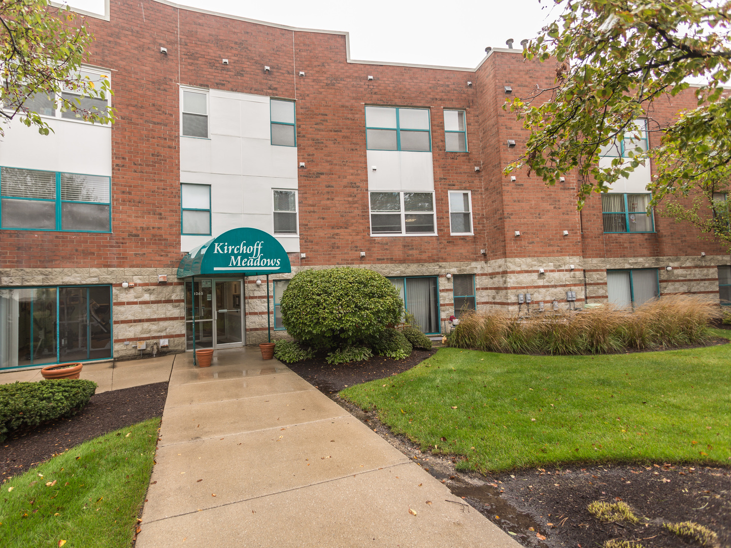 Property Photo: 3275 Kirchoff Road 239 IL 60008