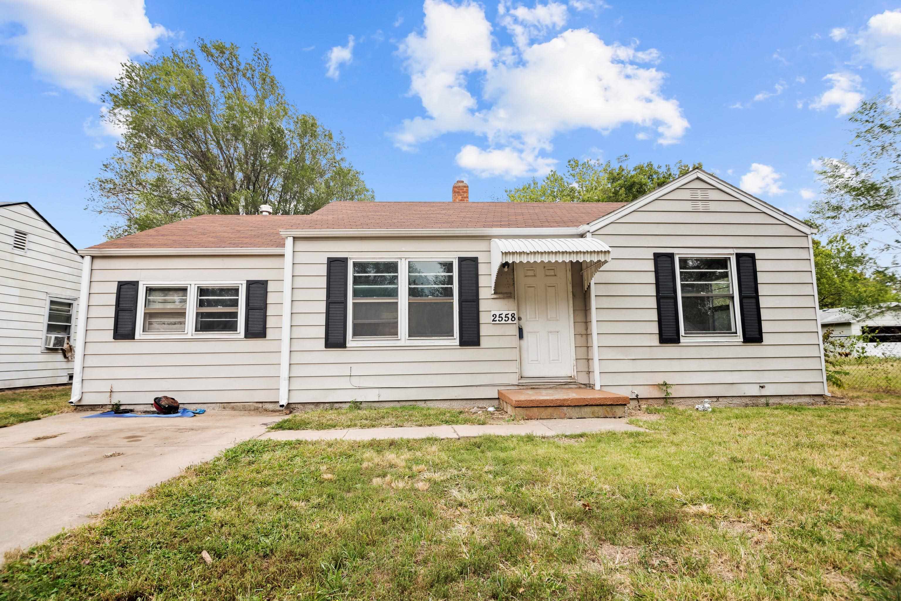 Property Photo:  2558 S Mosley St  KS 67216-1115 