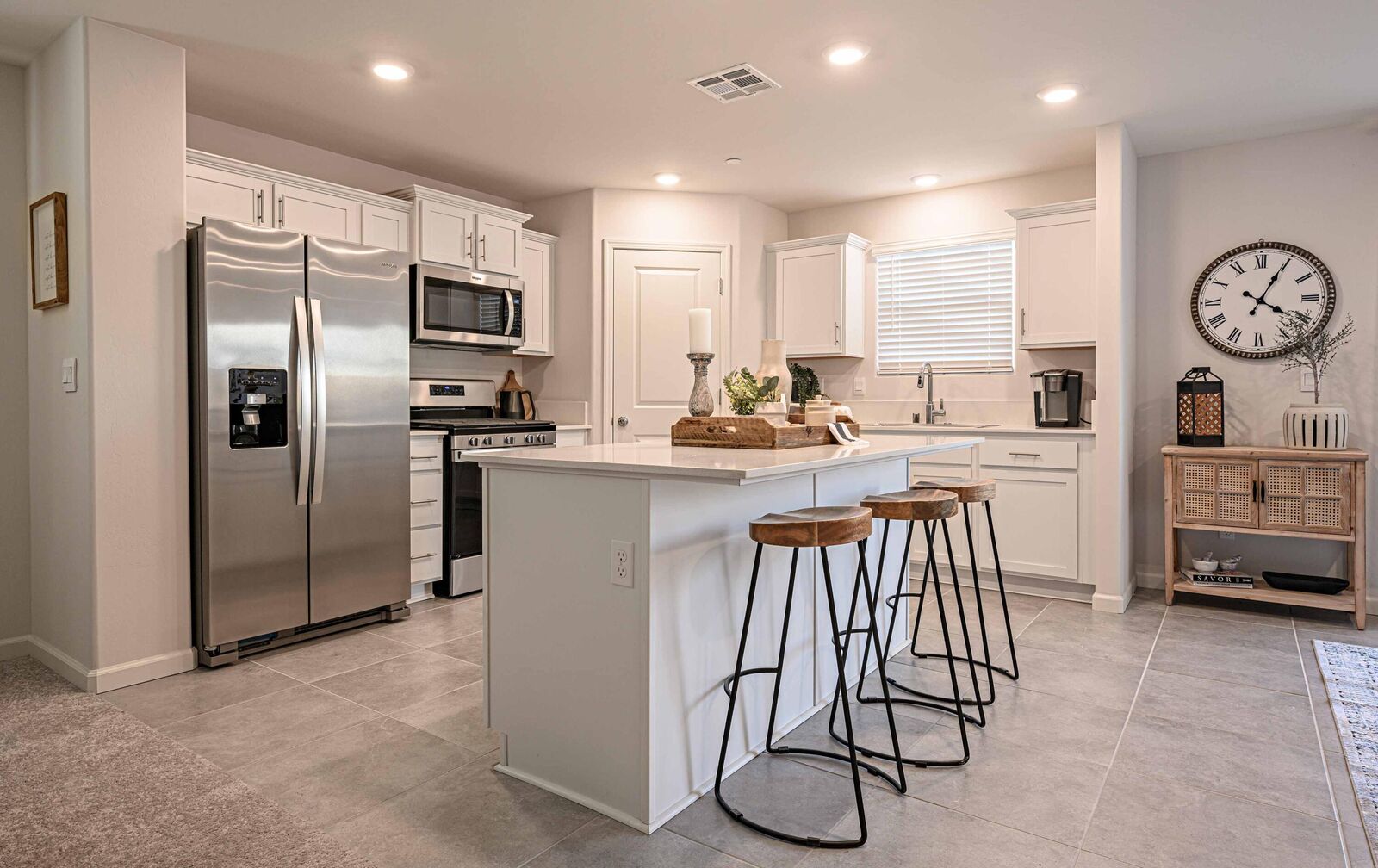 Property Photo:  2094 Madalyn Avenue Avenue 75  CA 93274 