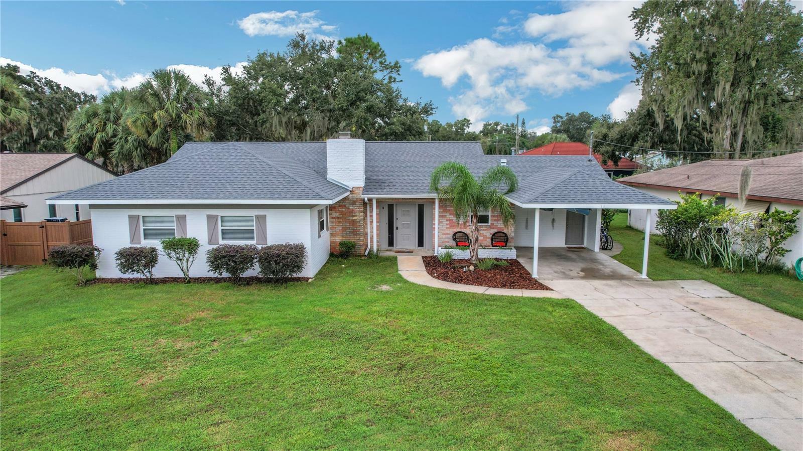 Property Photo:  11 Live Oak Avenue  FL 34797 