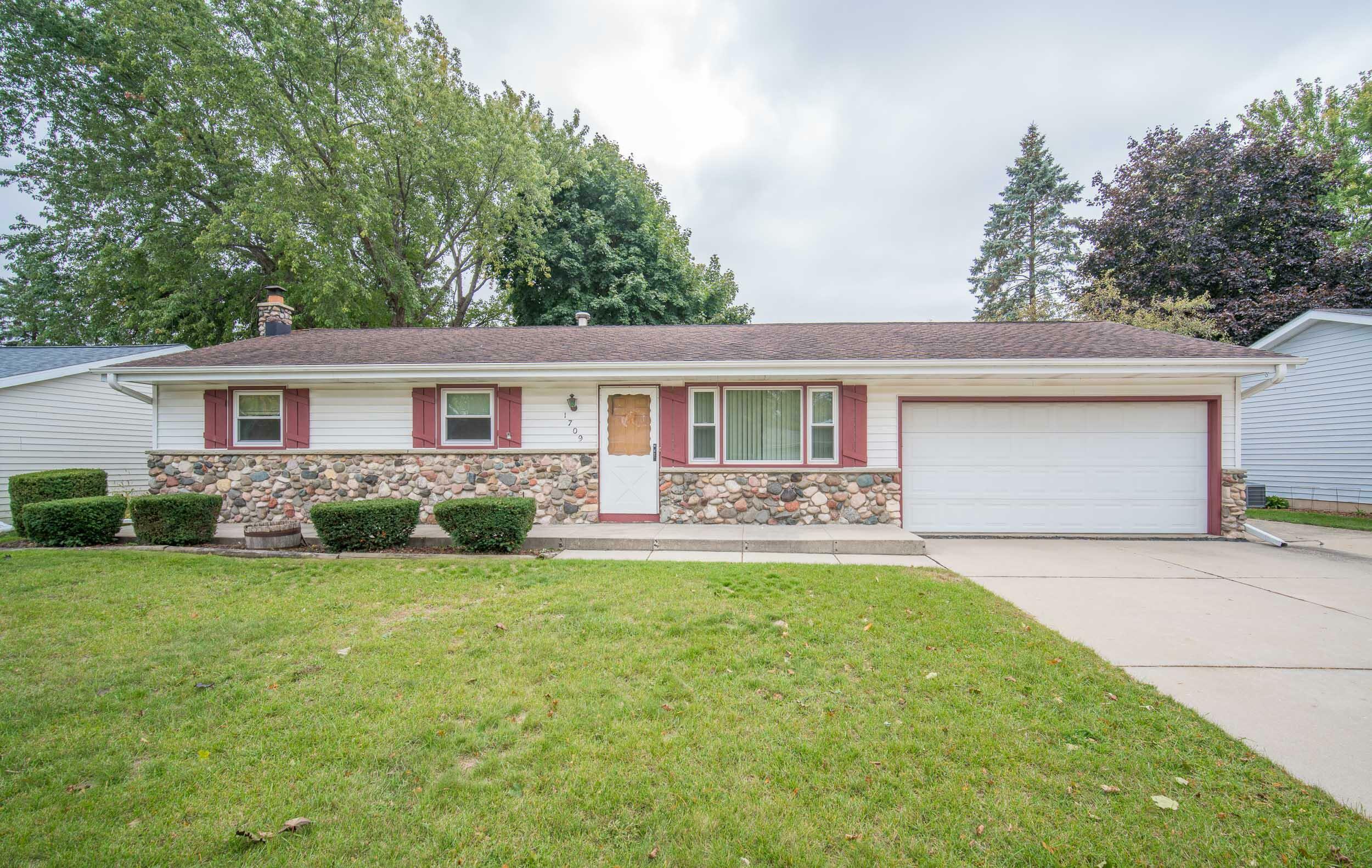 Property Photo: 1709 Annie St WI 53090