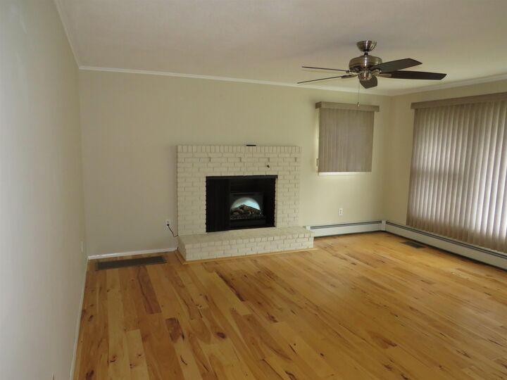 Property Photo:  185 President Road  NH 03103 