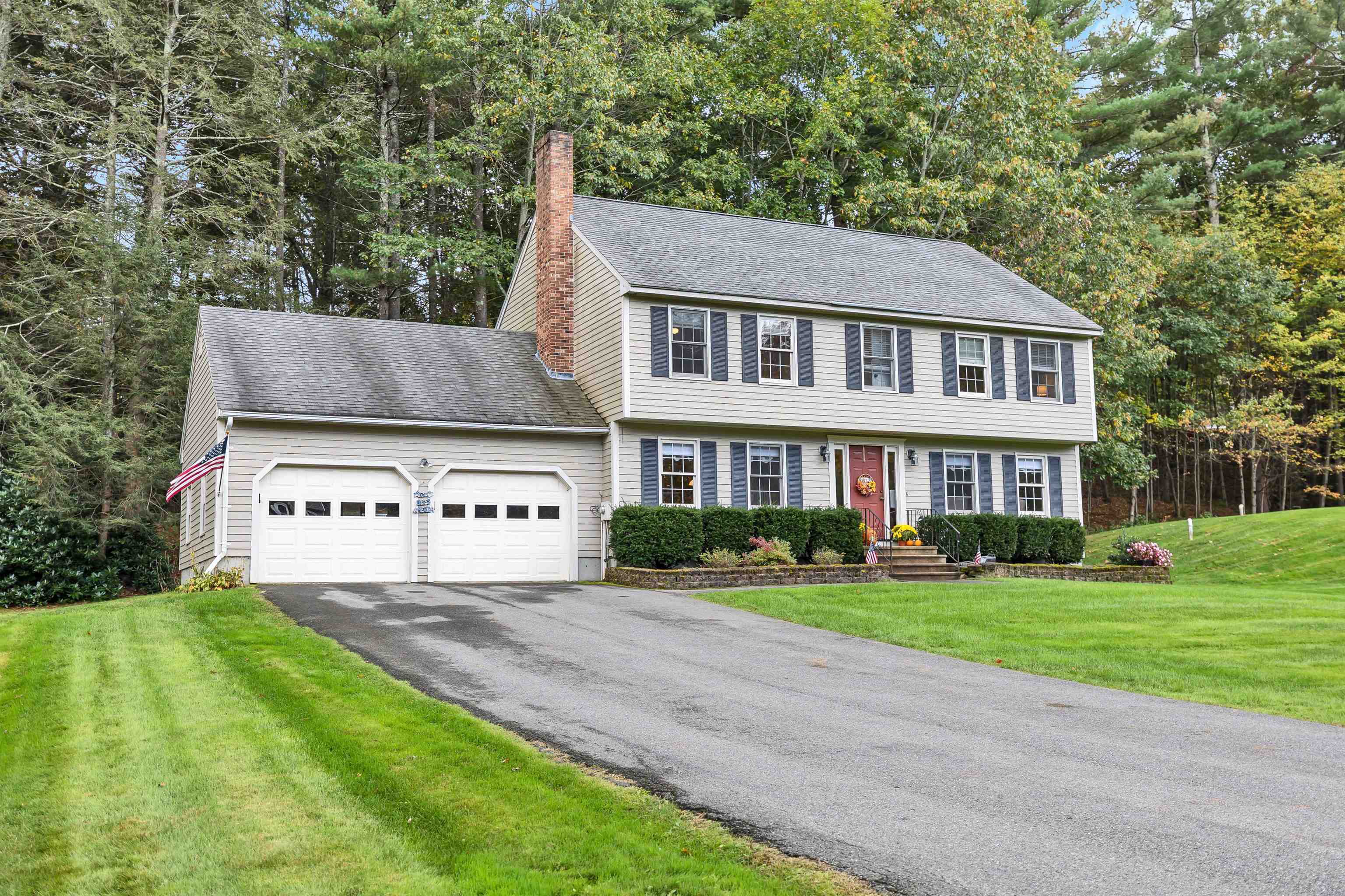 Property Photo:  8 Lexington Avenue  NH 03053 