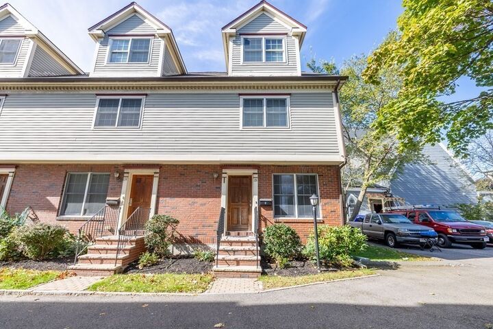 Property Photo: 131 N Common St 4 MA 01902