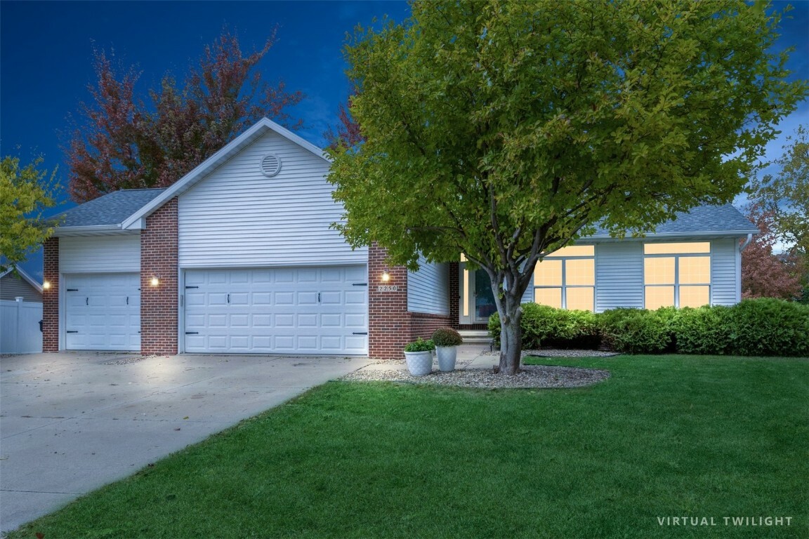 Property Photo:  2250 Wolf Creek Trail  IA 52233 