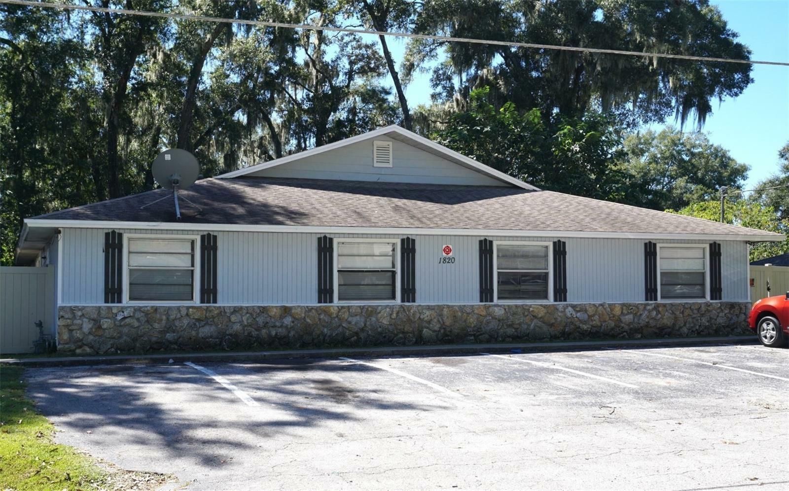 Property Photo:  1820 SE 40th Street Road  FL 34480 