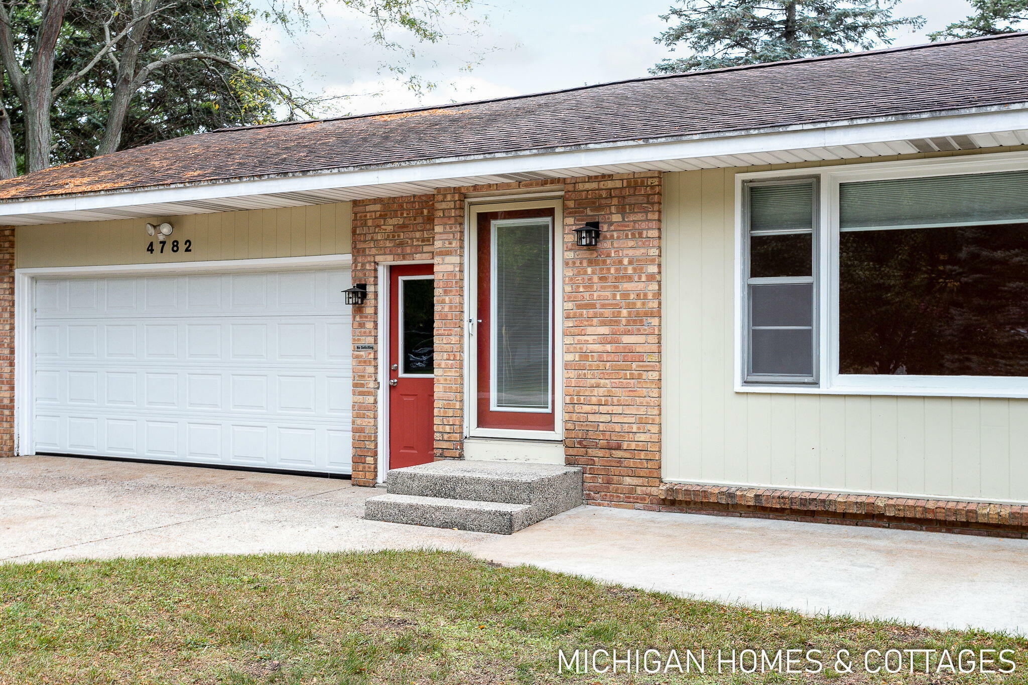 Property Photo:  4782 Crestwood Avenue  MI 49423 