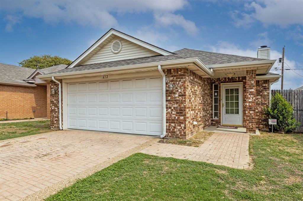 Property Photo:  612 Alabaster Place  TX 75104 