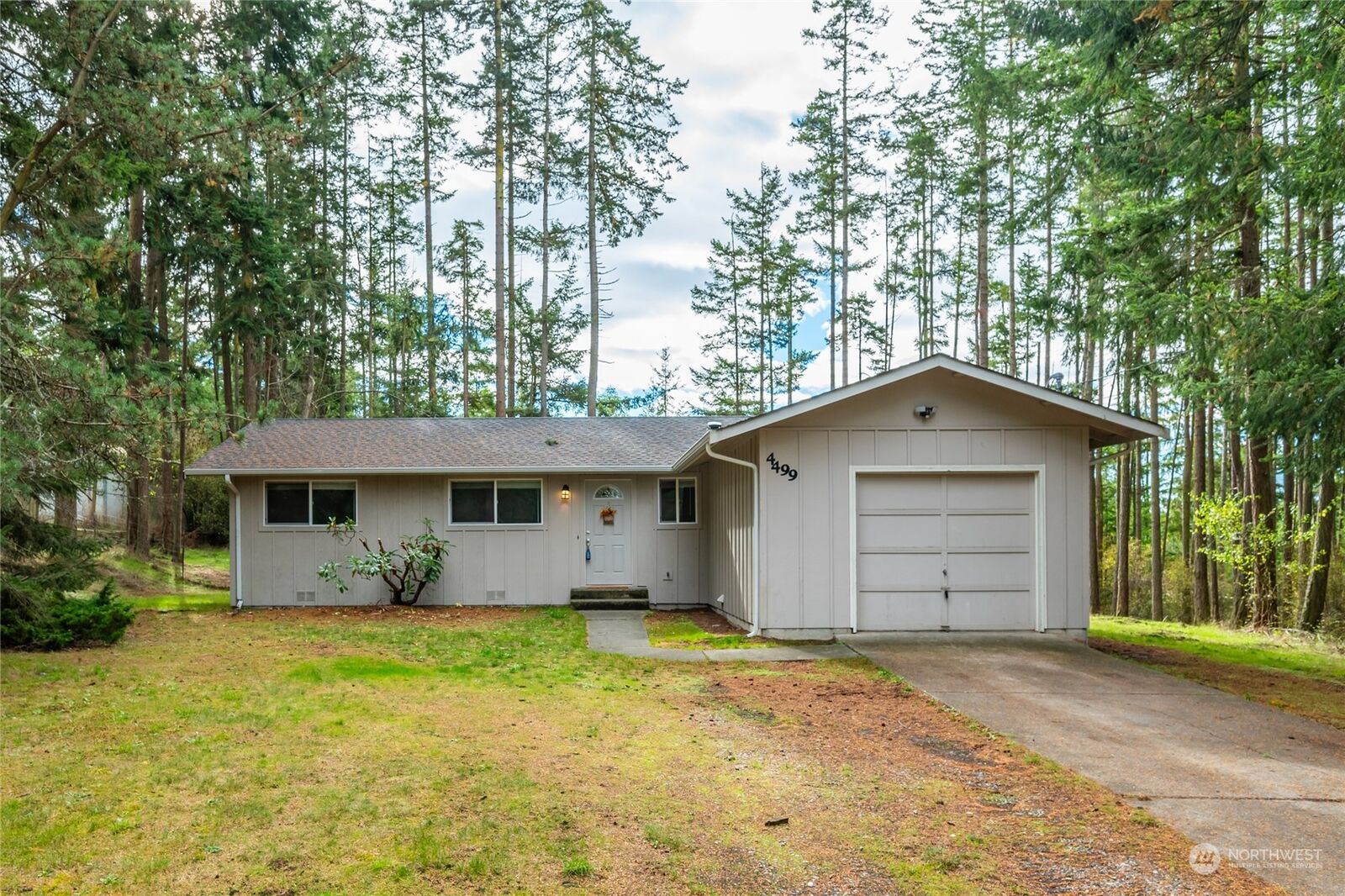Property Photo:  4499 Woodland Circle  WA 98277 