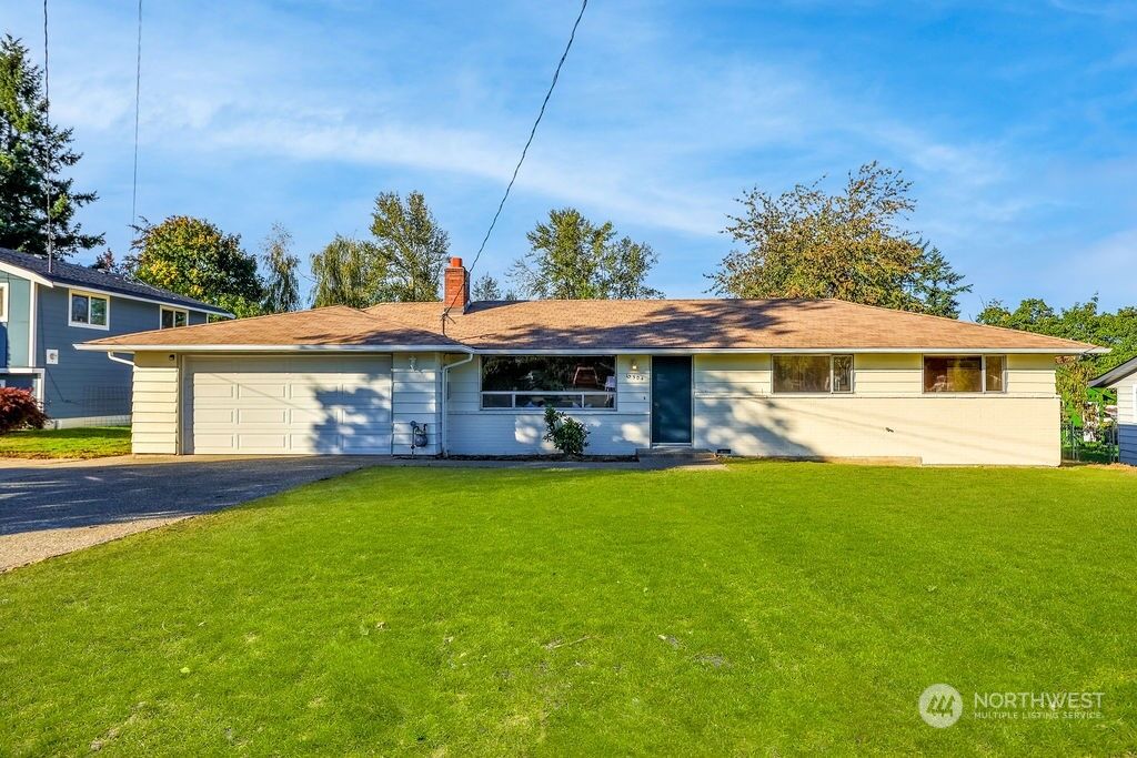 House for sale in Kent 10504 SE 211 Street, Kent, WA 98031