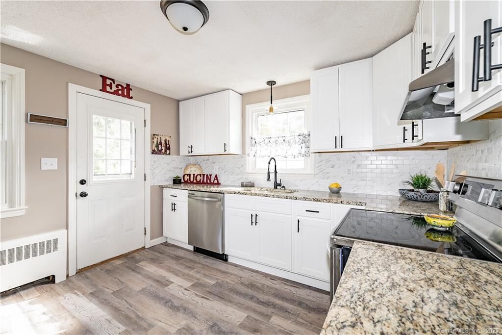 Property Photo:  28 Becker Circle  CT 06095 