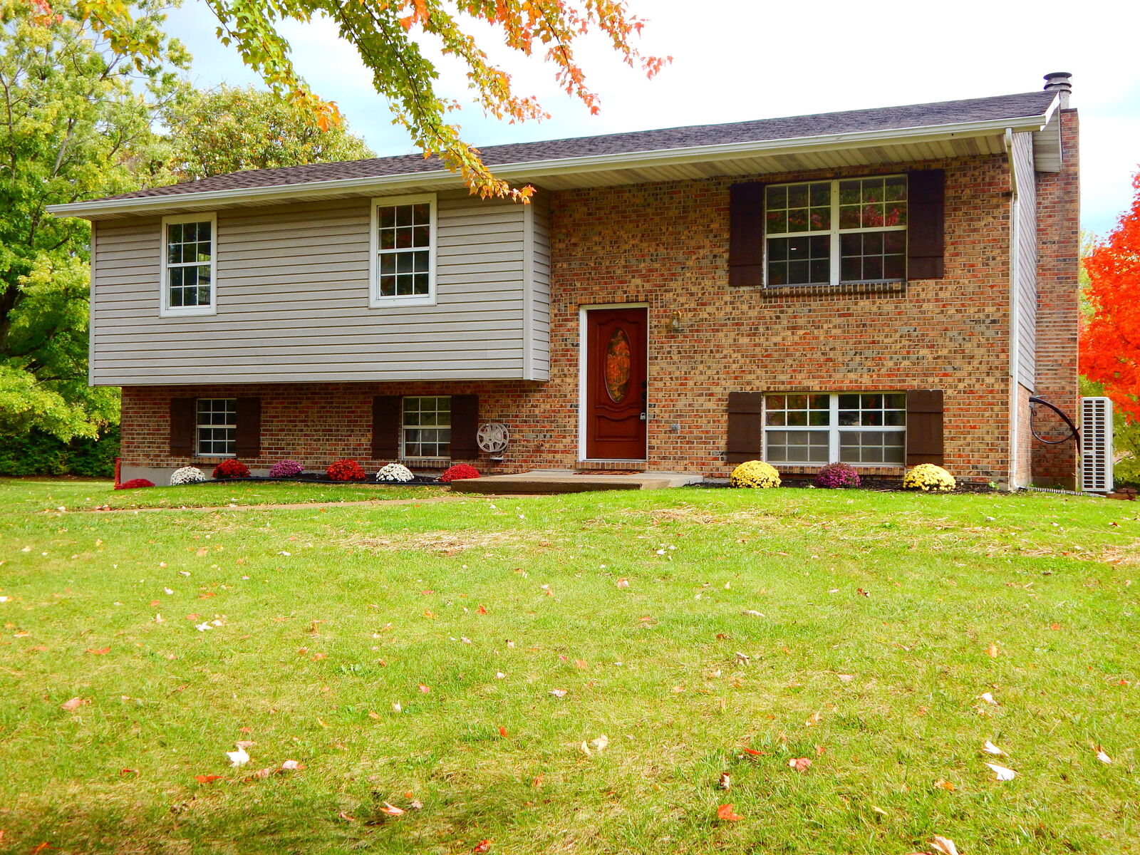 Property Photo: 19 Belvoir Circle OH 45044