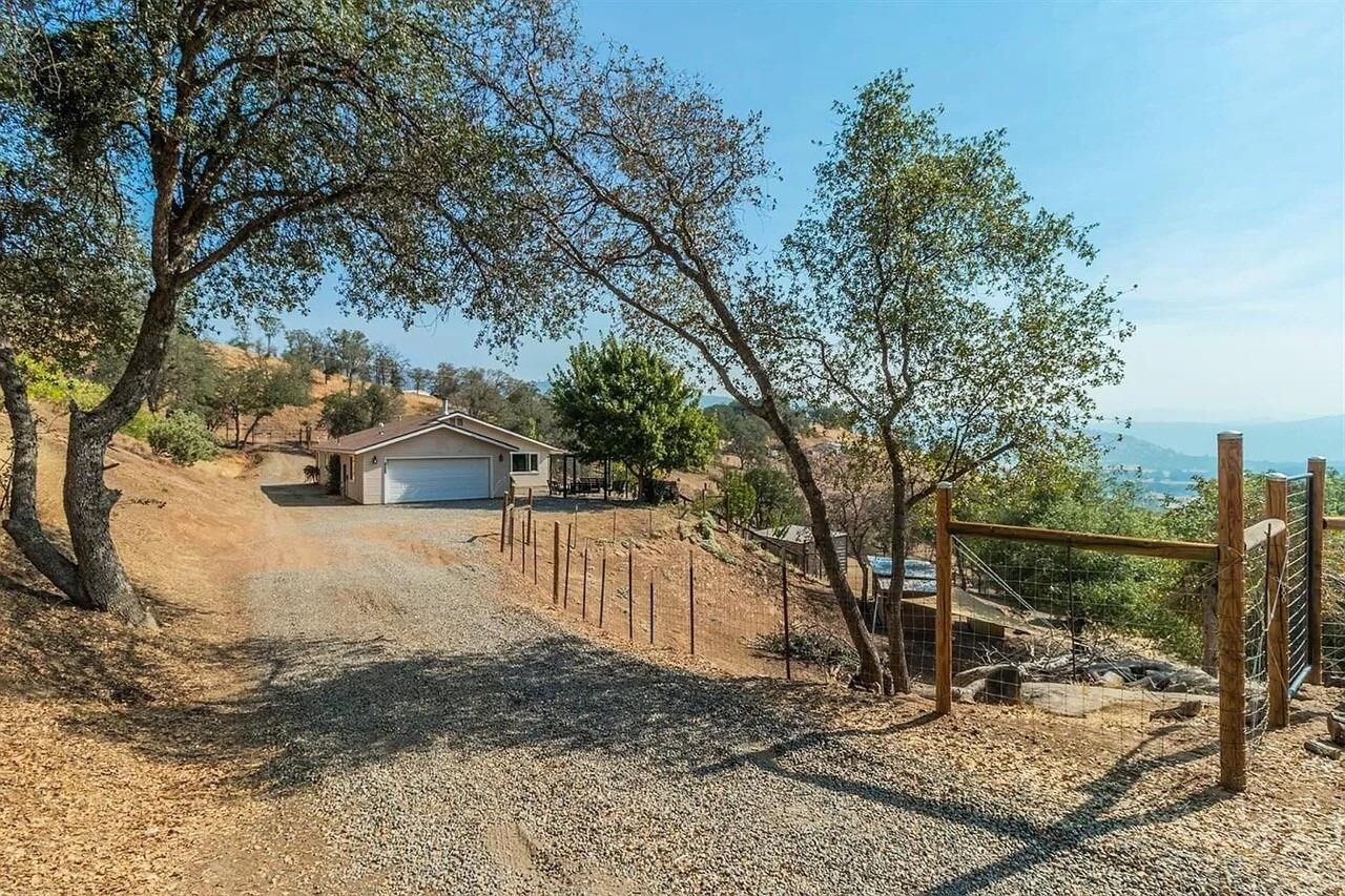 Property Photo:  29211 Larkspur Road  CA 93667 