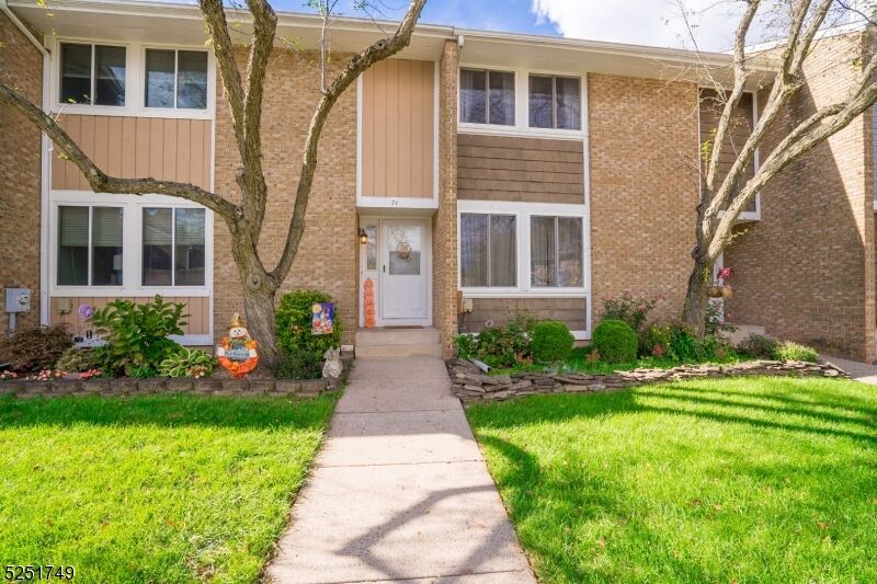 Property Photo: 71 Berkshire Ct NJ 08844