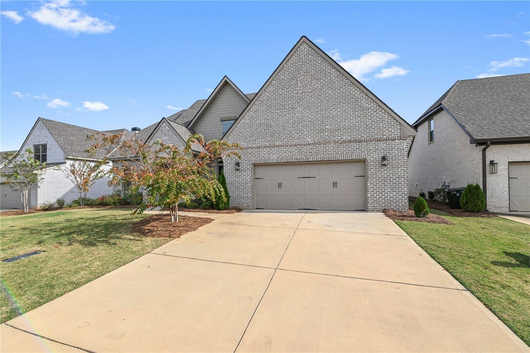 Property Photo: 162 Vineyard Court AL 36830