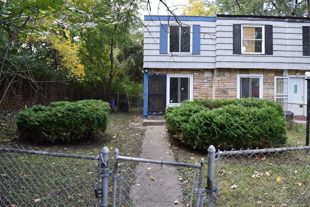 Property Photo:  400 N Avers Avenue  IL 60623 