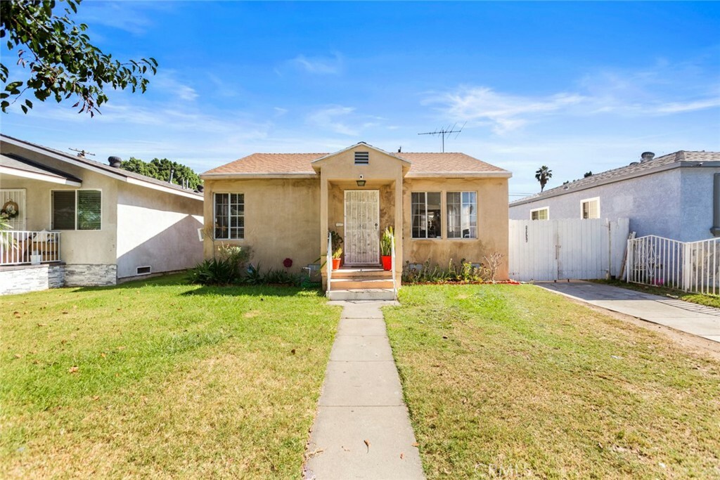 Property Photo:  10336 Elizabeth Avenue  CA 90280 