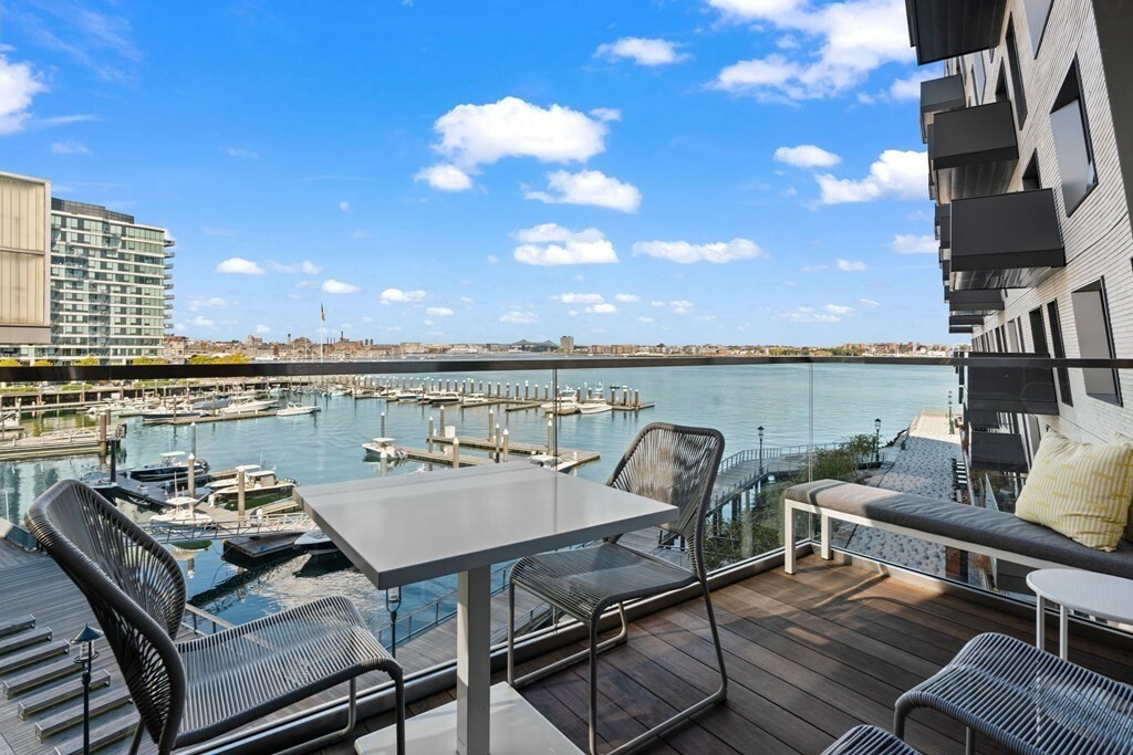 Property Photo:  300 Pier 4 Blvd 4H  MA 02110 