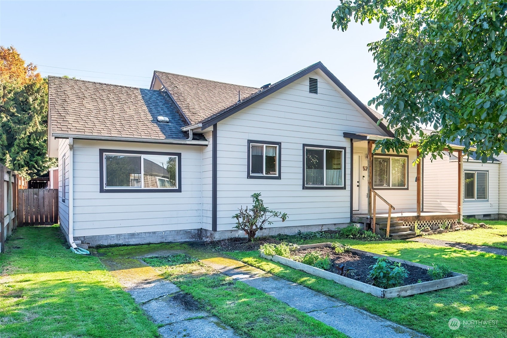 Property Photo:  570 27th Avenue  WA 98632 