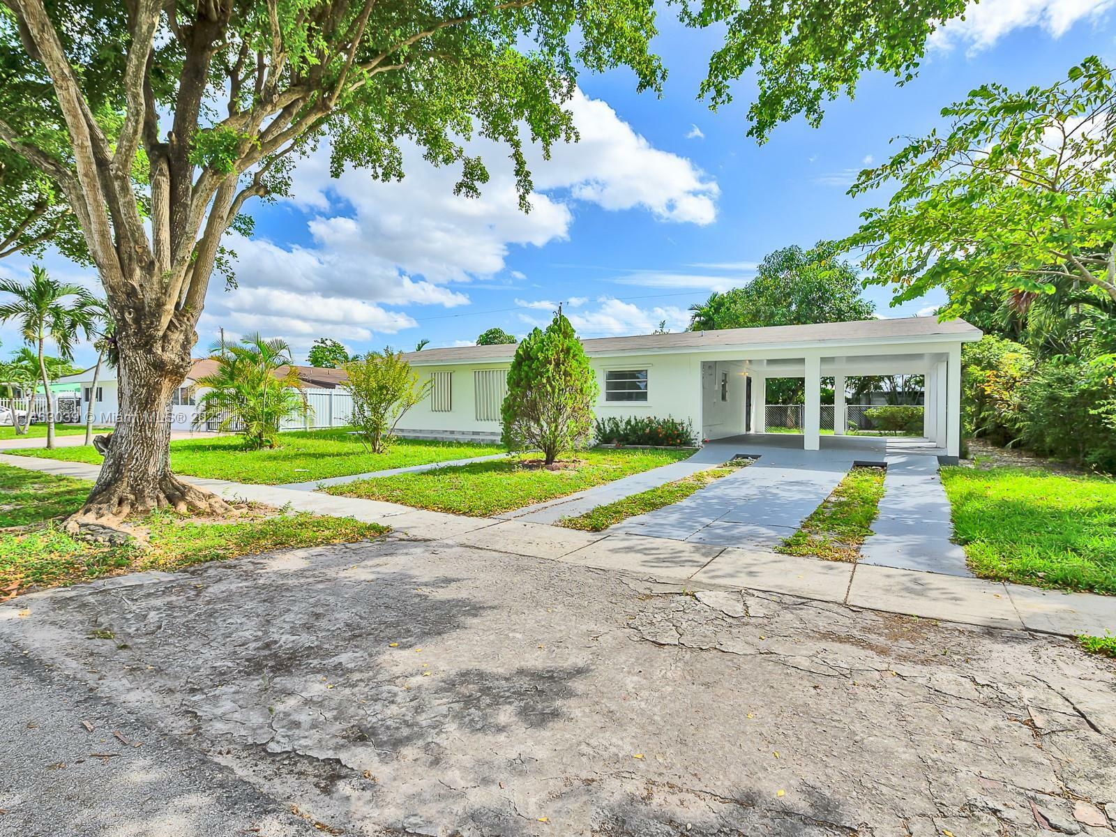 Property Photo: 1270 W 64th Ter FL 33012