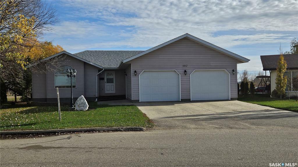 102 Lundy Place  Stoughton SK S0G 4T0 photo