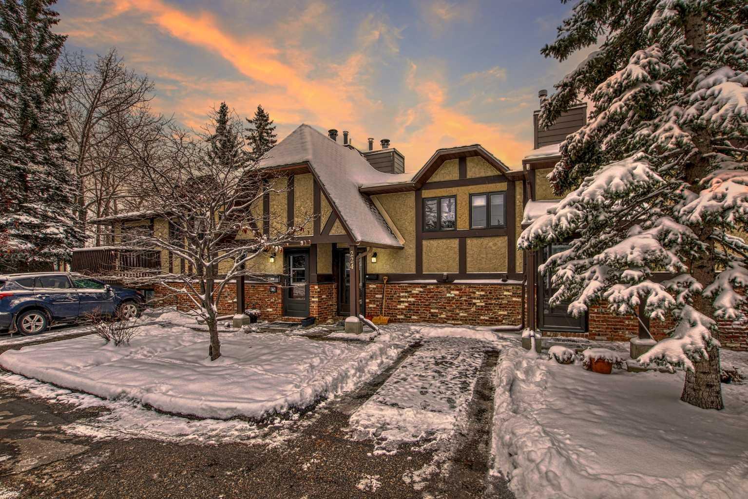 Property Photo:  224 Storybook Terrace NW  AB T3G 1Y6 
