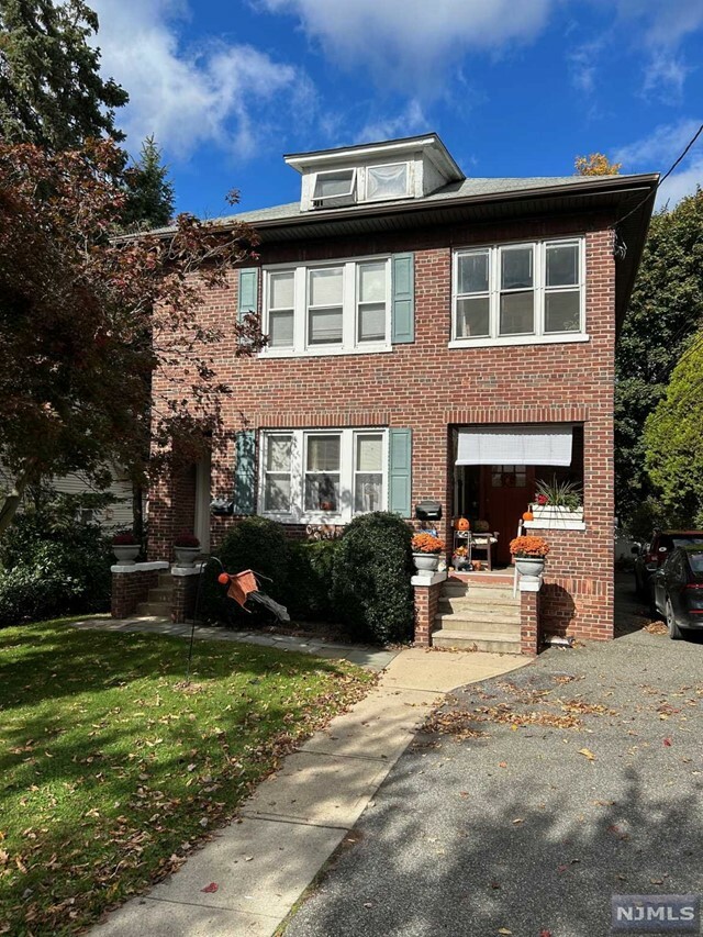 Property Photo:  160 Manhattan Terrace  NJ 07628 