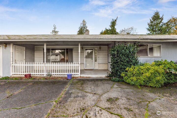 Property Photo: 6810 46th Avenue E WA 98443