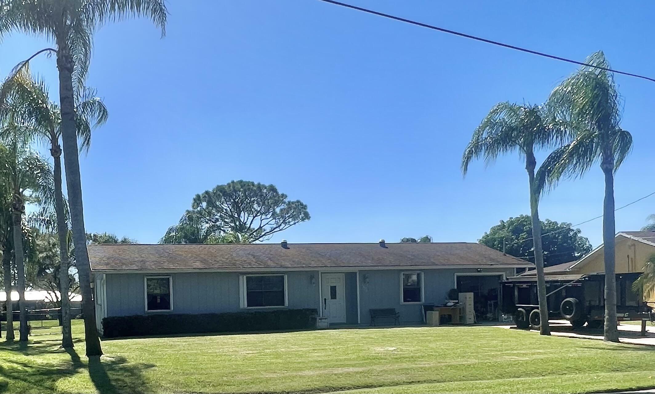 Property Photo:  1292 SE Mendavia Avenue  FL 34952 