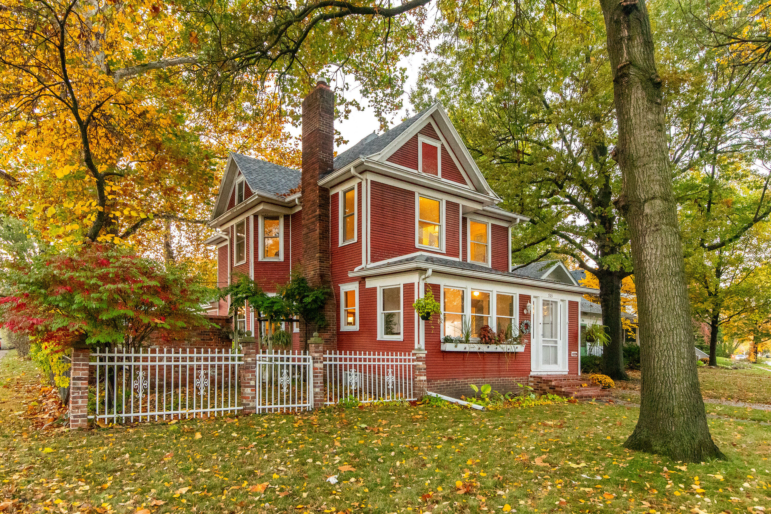 Property Photo: 703 Northwestern Avenue IA 50010