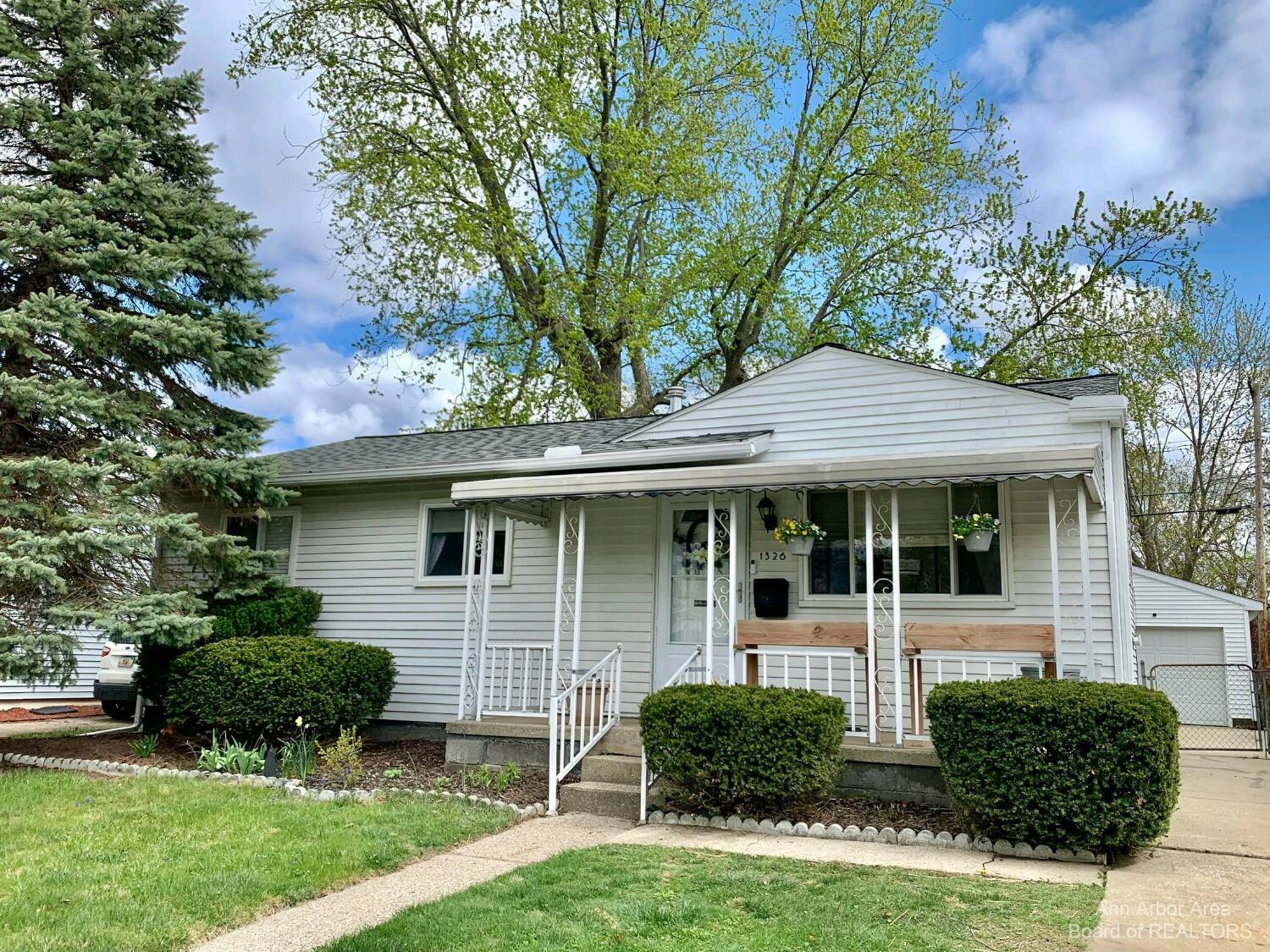 Property Photo: 1326 Fall River MI 48198