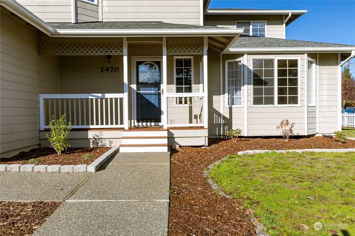 Property Photo:  1470 SW 9th Avenue  WA 98277 