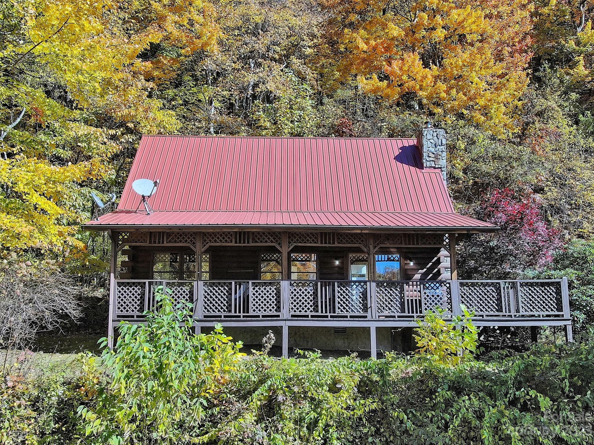 Property Photo: 135 Pretty Ridge Road NC 28751