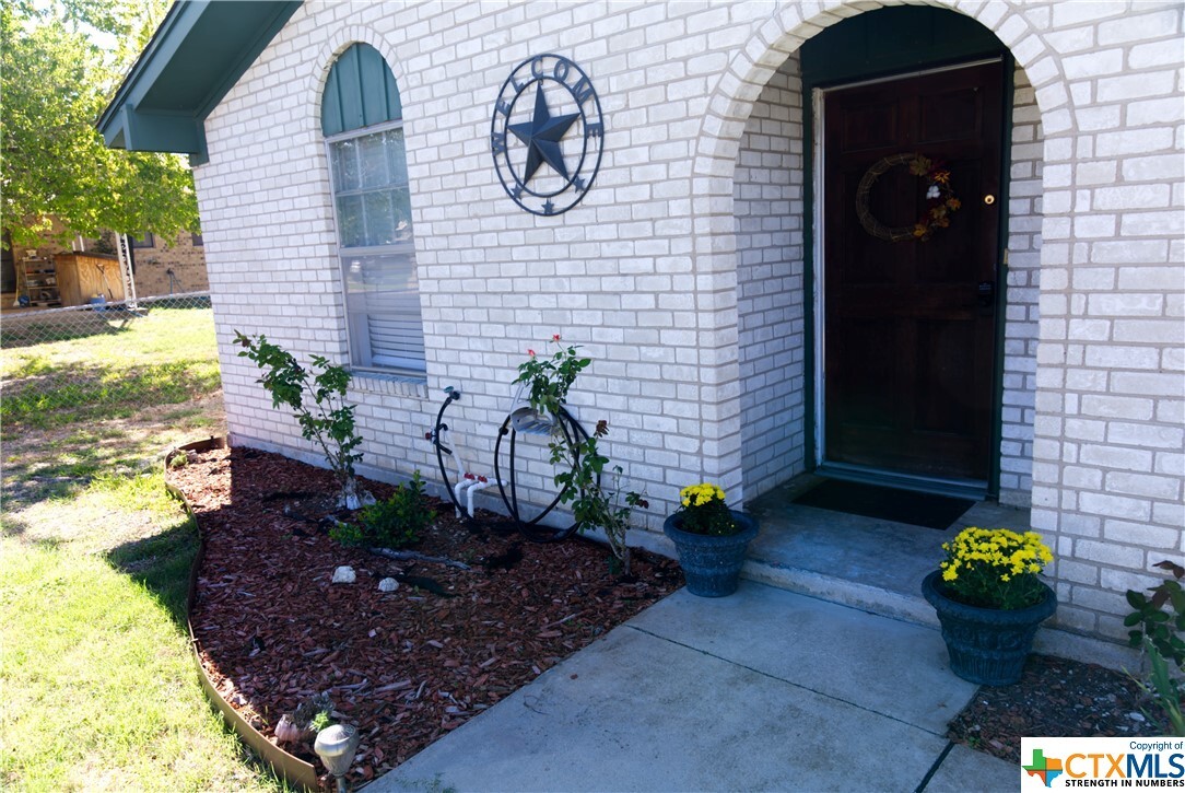 Property Photo: 102 Myra Lou Avenue TX 76522