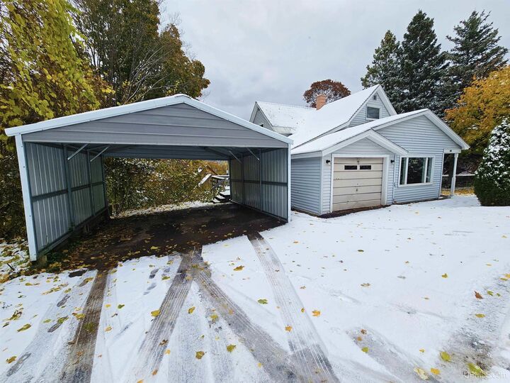 710 W Calverley  Houghton MI 49931 photo