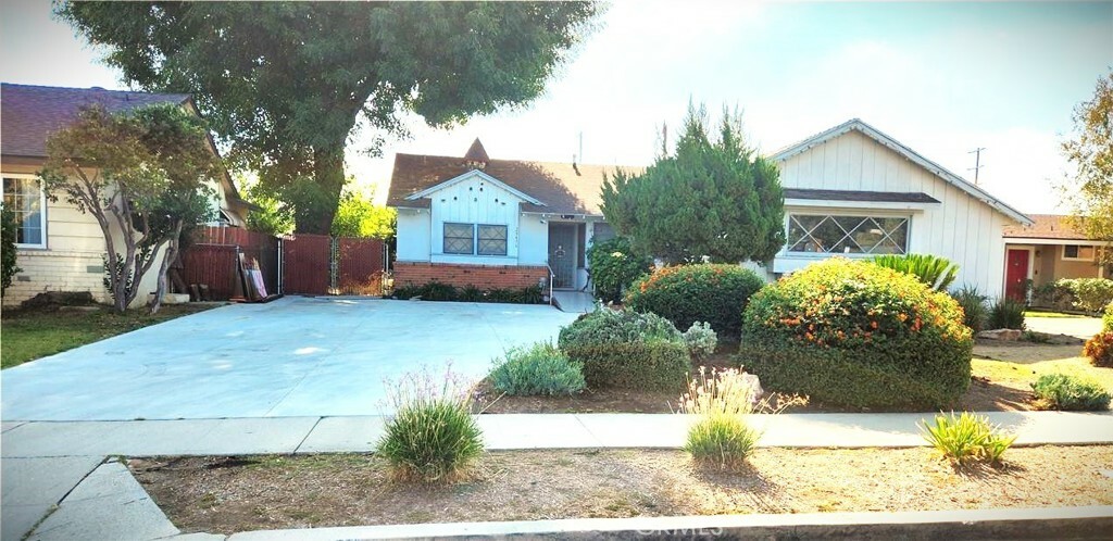 Property Photo: 20436 Londelius Street CA 91306
