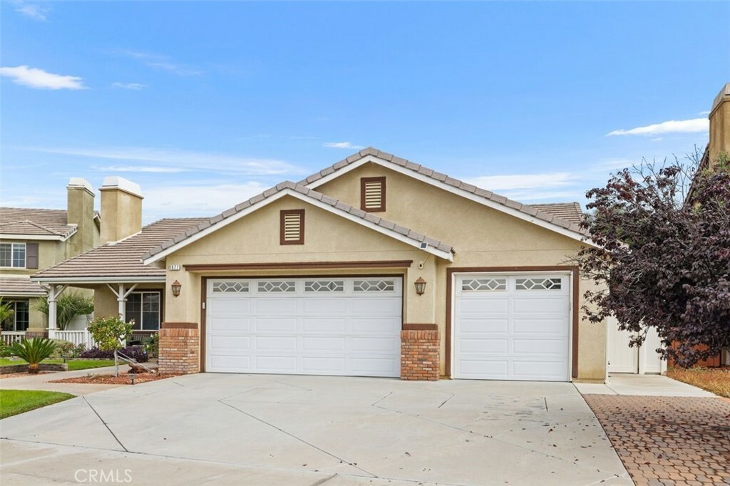 Property Photo:  1677 Hayloft Place  CA 92582 