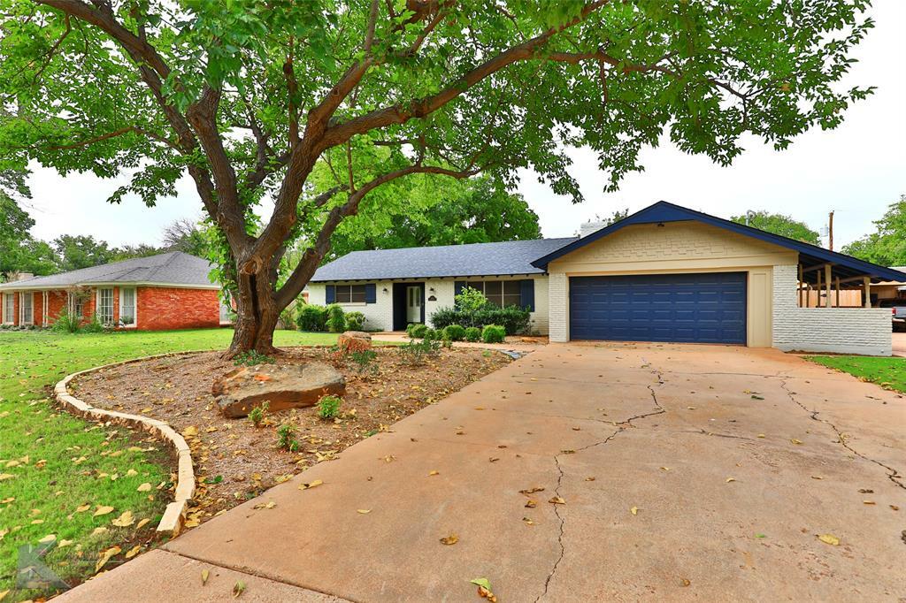 Property Photo: 2102 S Elmwood Drive TX 79605