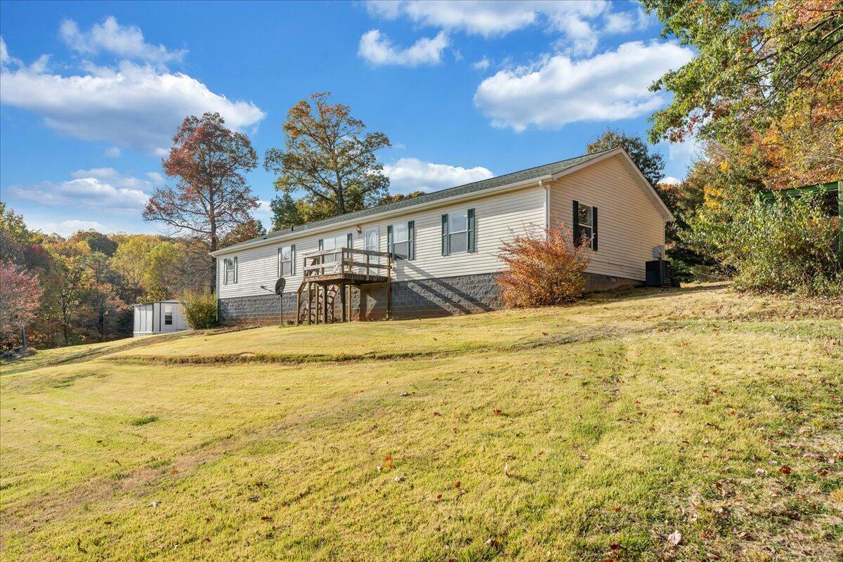 Property Photo:  704 Mountain Meadow Dr  VA 24179 