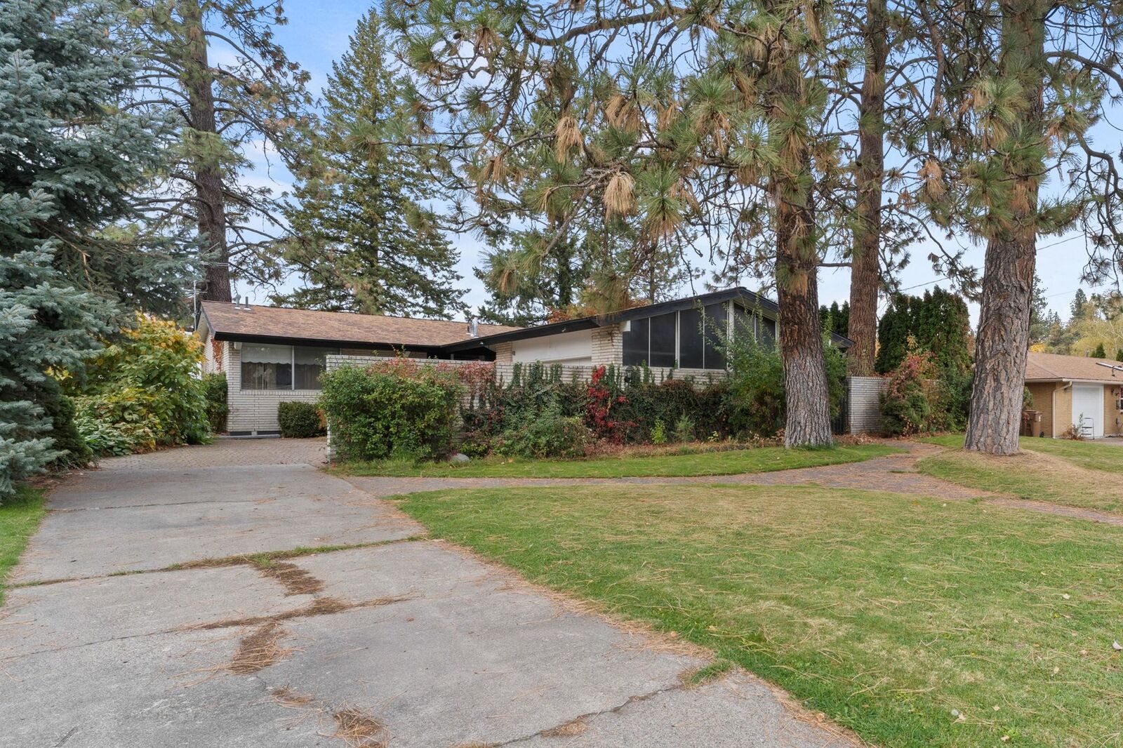 Property Photo:  5418 W Hoffman Pl  WA 99205 