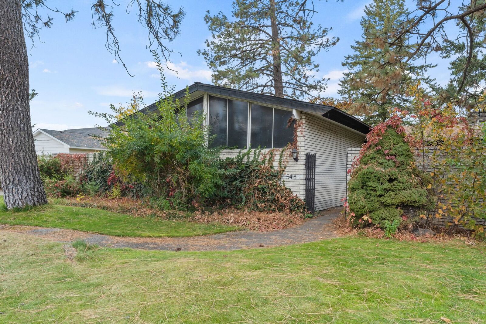 House for sale in Spokane 5418 W Hoffman Pl, Spokane, WA 99205