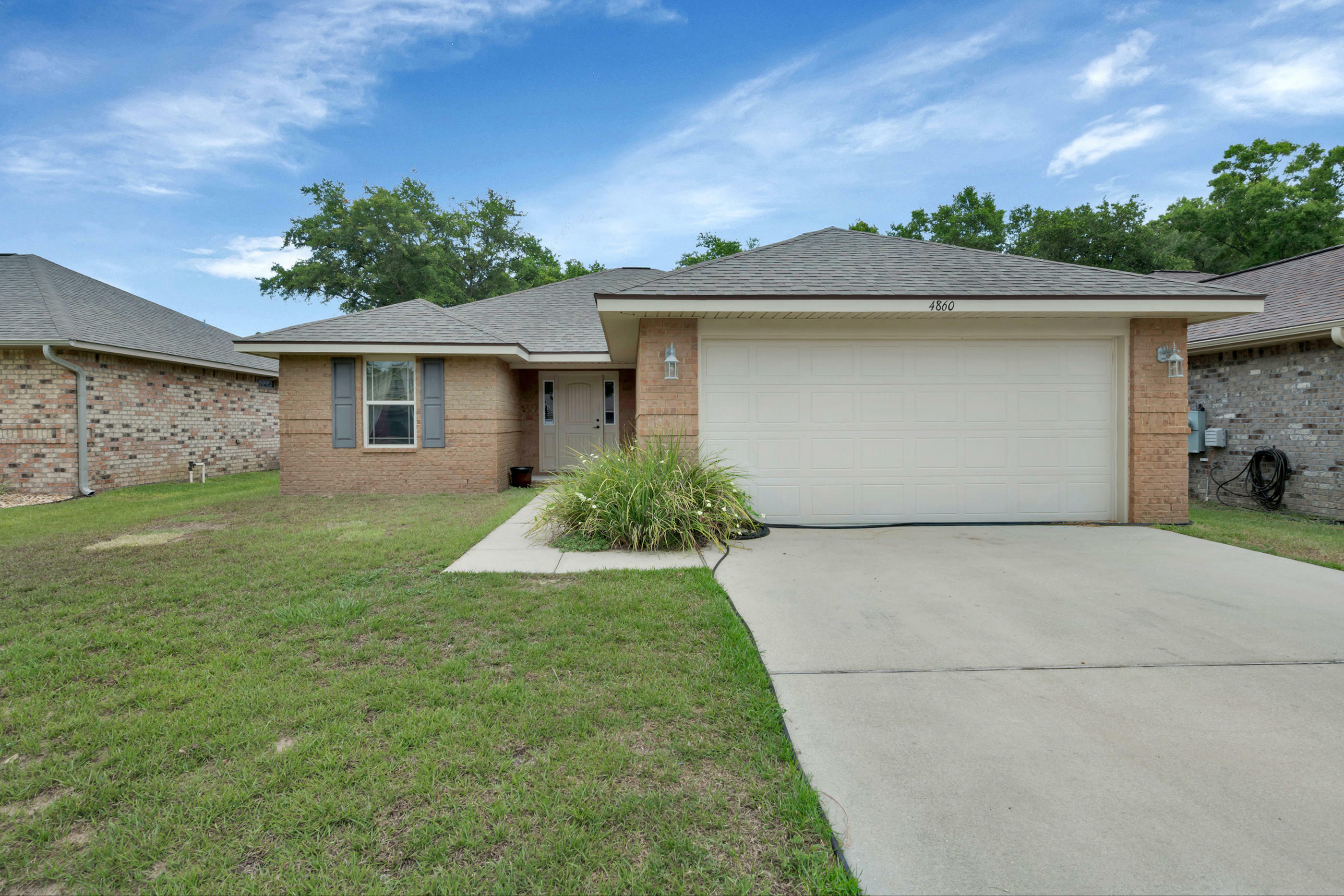 Property Photo:  4860 Covenant Circle  FL 32571 