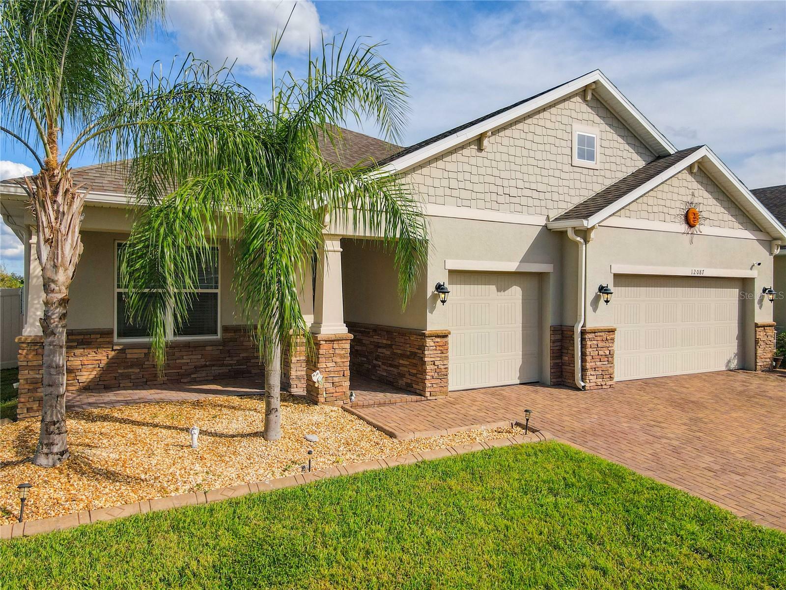 Property Photo: 12087 Stone Bark Trail FL 32824